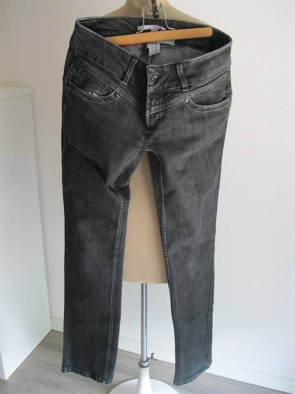Tally Weijl Jeans: jeans "Tally Weijl" taille 38 – Usato da vouvry venduto da -tivoli-