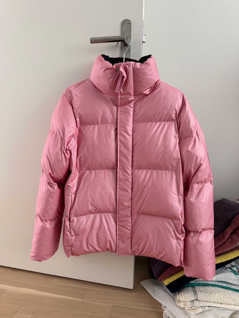 Rains Giacche: Daunenjacke von Rains – Nuovo (secondo la descrizione) da Laufen venduto da AnnaBlunschi 1