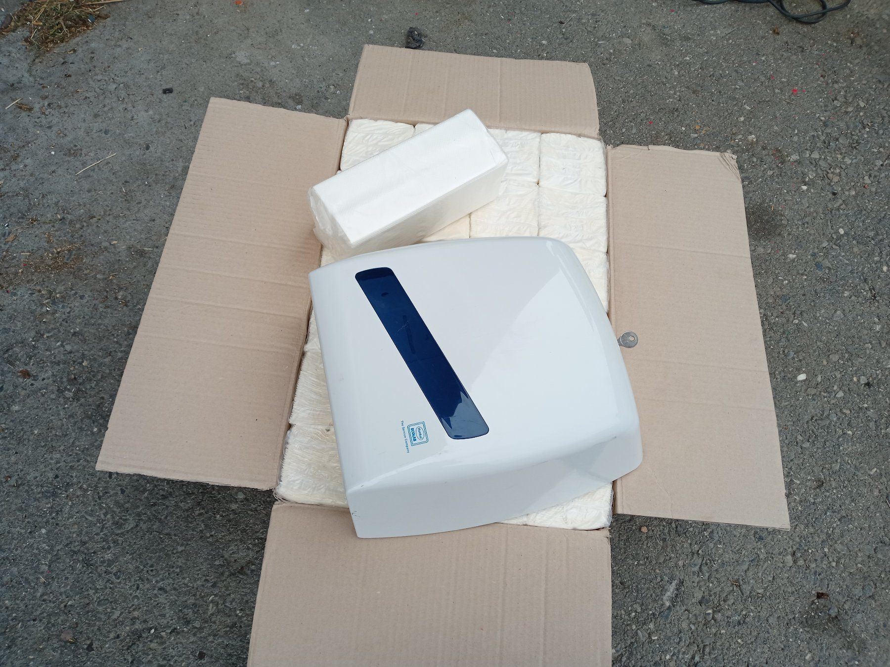 Portasciugamani: Papierhandtuchspender Ecolab mit viel Papier – Usato da Prez-vers-Siviriez venduto da Monija70
