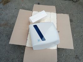 Papierhandtuchspender Ecolab mit viel Papier