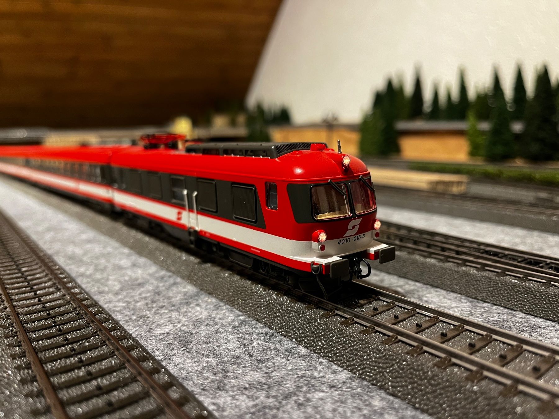 Roco Modelleisenbahnen: OeBB 4010 - Transalpin Rot von Roco 43898 – Gebraucht aus Mollis von zurichakos