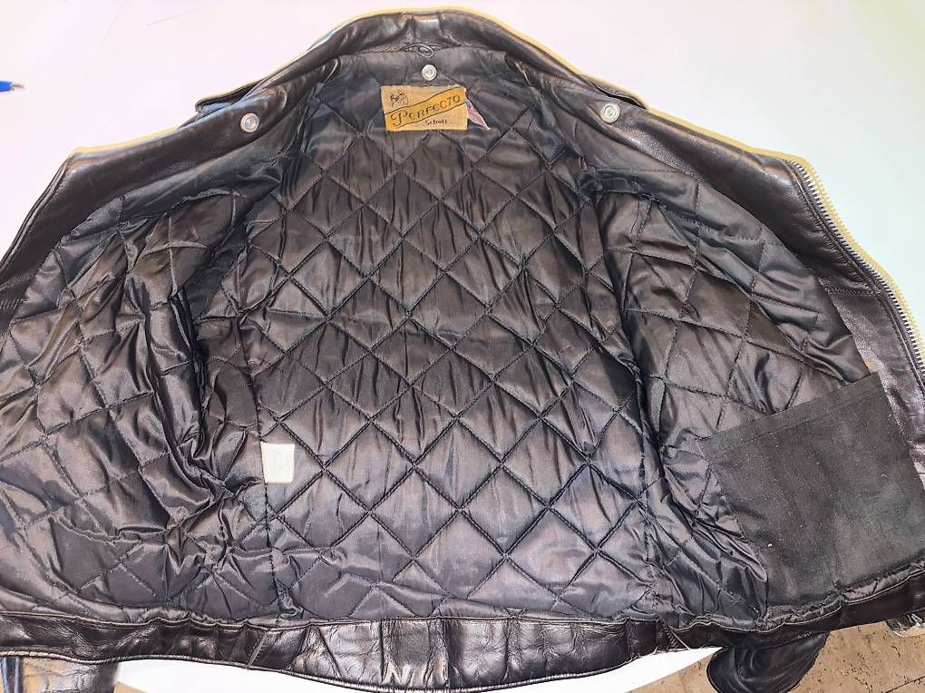 Vestes: 11 Perfecto Schott N. Y. C – D'occasion à Biel/Bienne par loudmuffles 1