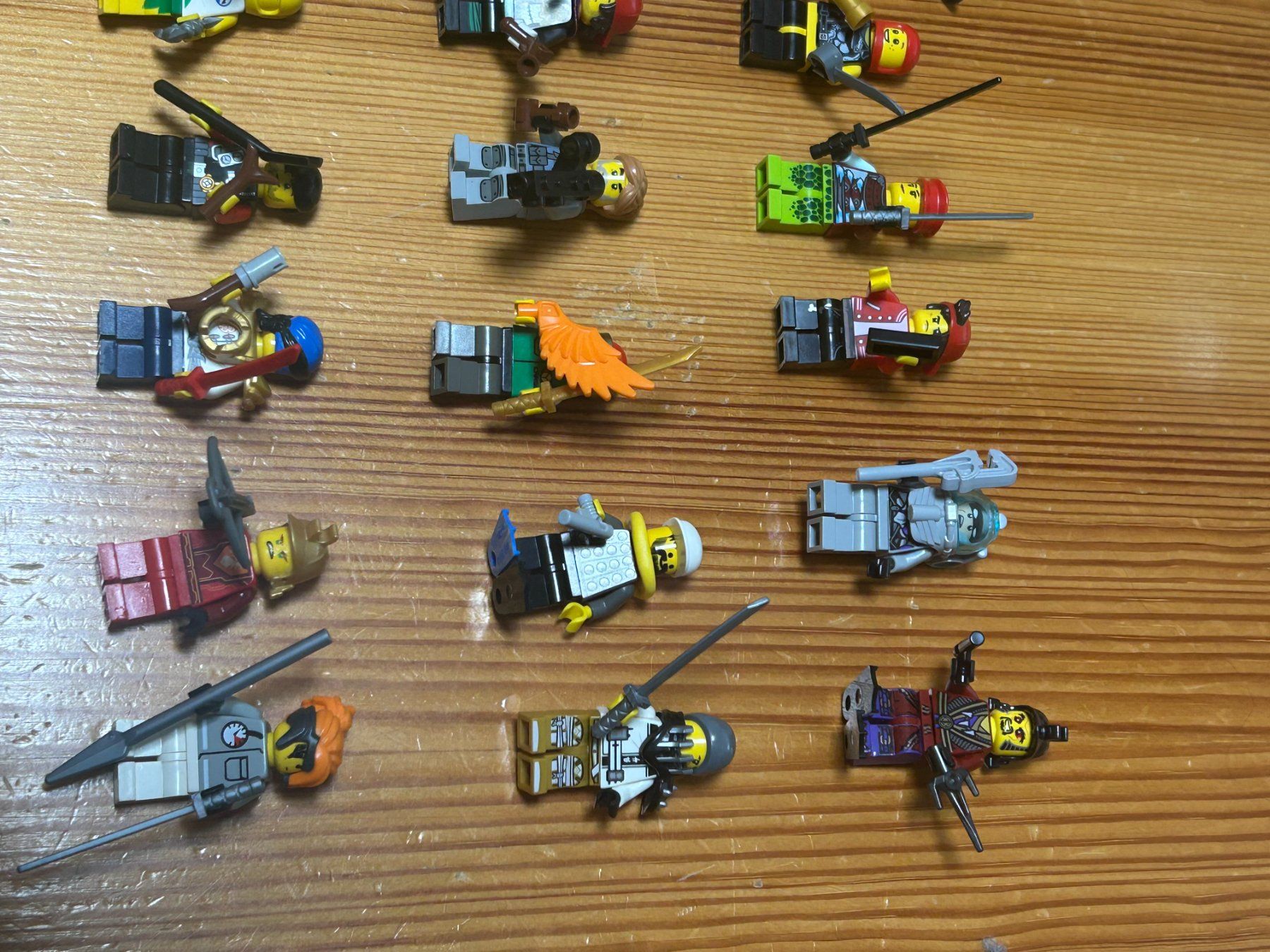 Lego Giocattoli: 30 verschiedene Lego Personen – Usato da Volketswil venduto da Daniel68ernst 8