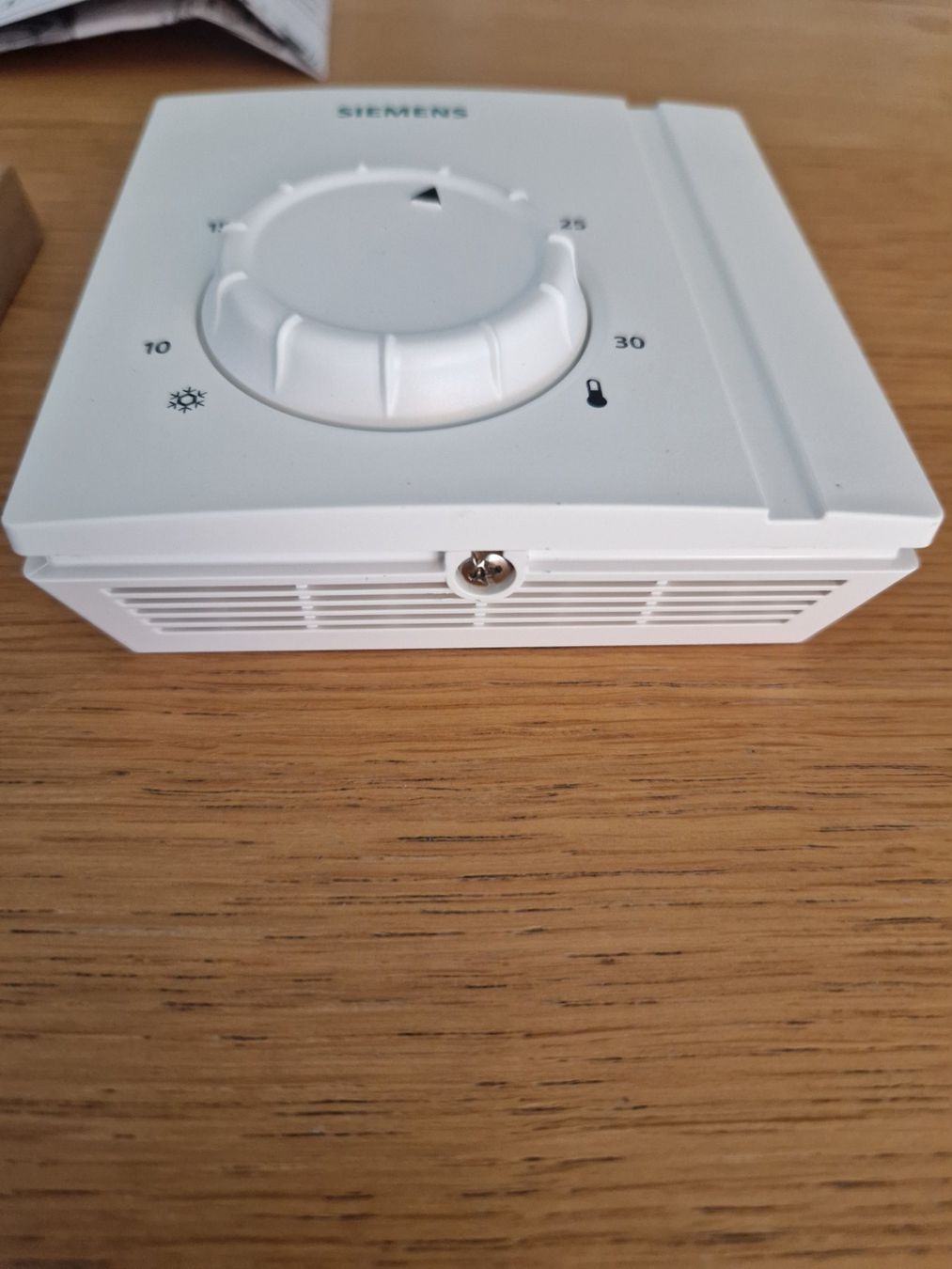 Siemens Misurare: Raumthermostat Siemens RAA21 - Neu – Nuovo e nell'imballaggio originale da Vogelsang AG venduto da villa9 3