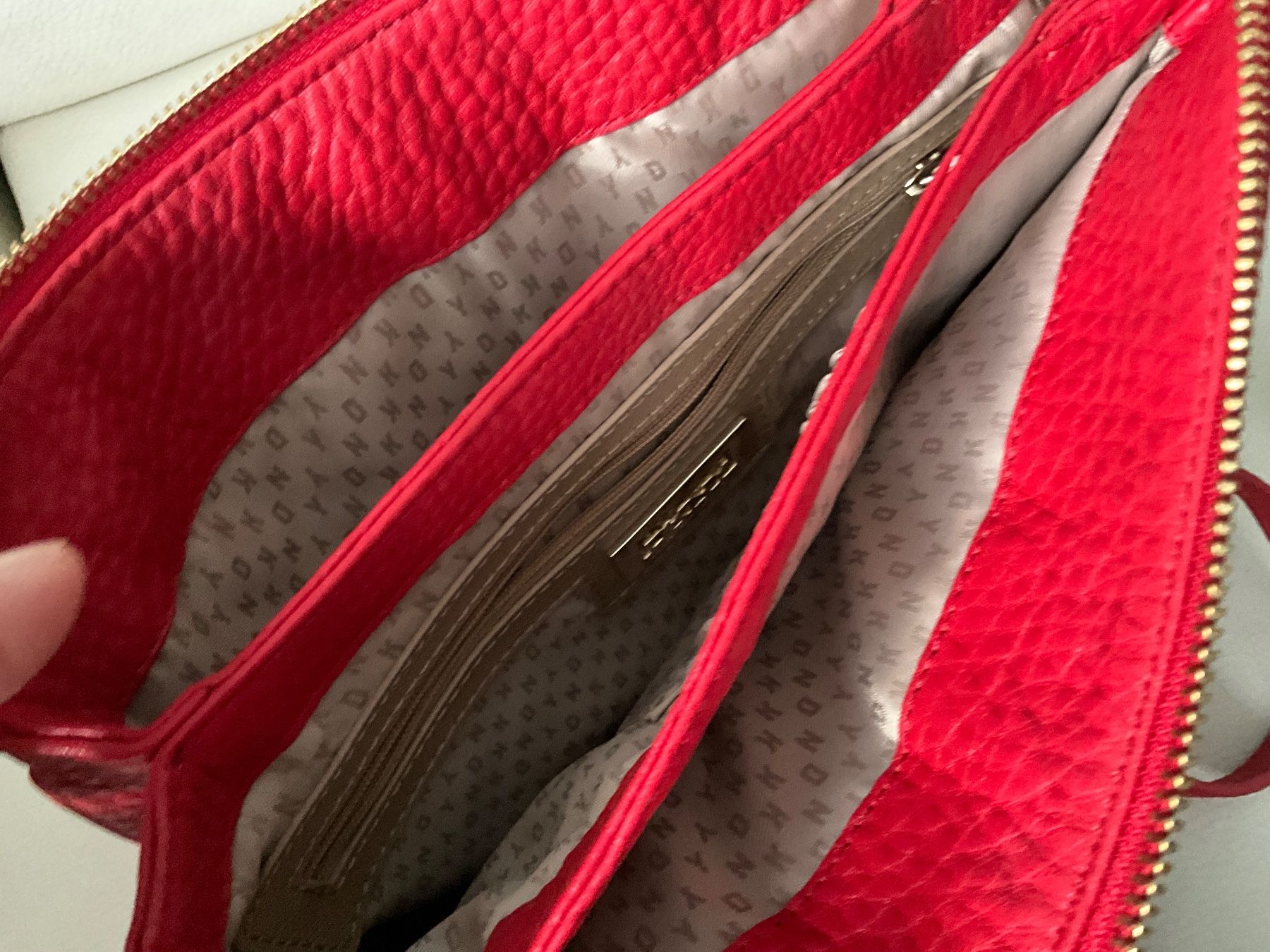 DKNY Borse da donna: Rote DKNY Ledertasche mit Nieten – Nuovo (secondo la descrizione) da Wettingen venduto da Andres54 3
