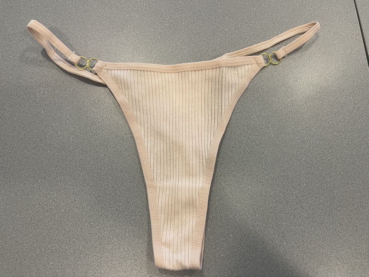 Autres dessous: Neuer String Tanga, Grösse L – Neuf avec emballage d'origine à Wohlen AG par abaci