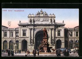 Zürich, Passanten vor dem Hauptbahnhof