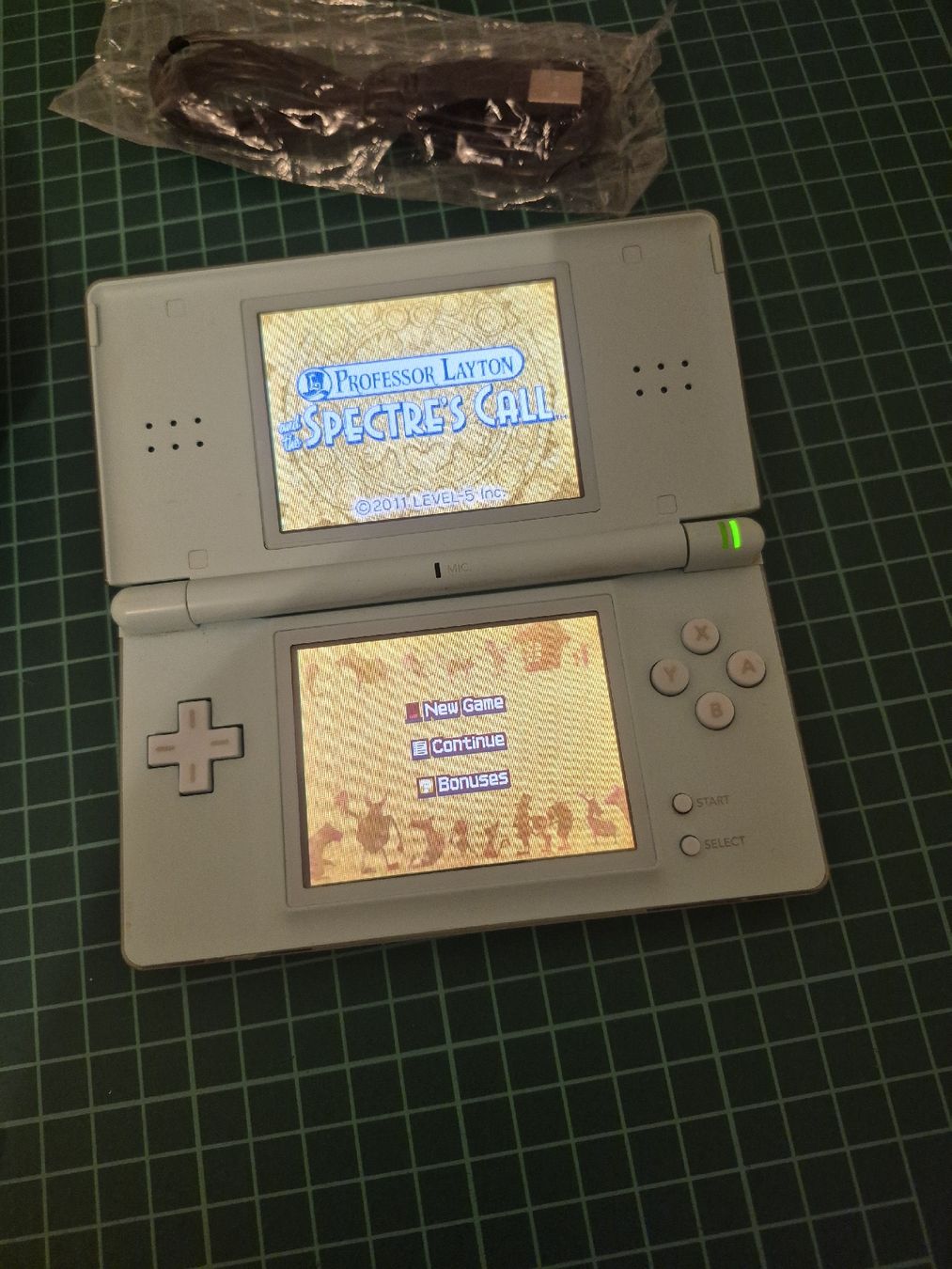 Nintendo Konsolen: Nintendo DS Lite + Professor Layton Game! Rare bundle! – Gebraucht aus Meyrin von Retro-GZ 1