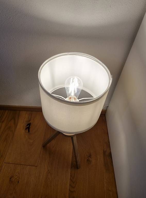 Lampade: Schöne kleine Stehlampe – Usato da Wiedlisbach venduto da anbo47 2