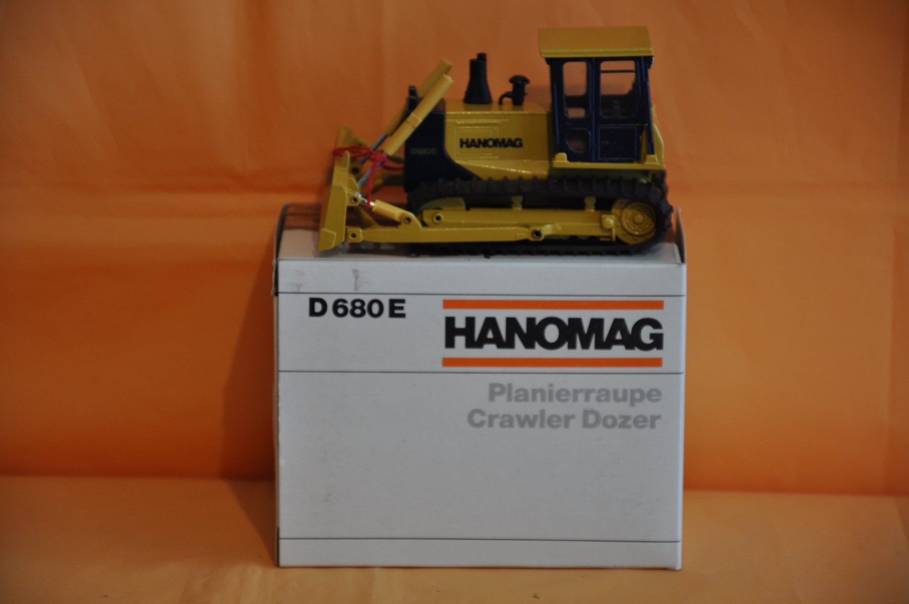 Conrad Kit di modellismo & Modellini statici: HANOMAG D 680 E Bulldozer – Nuovo (secondo la descrizione) da Mitlödi venduto da worker04 2