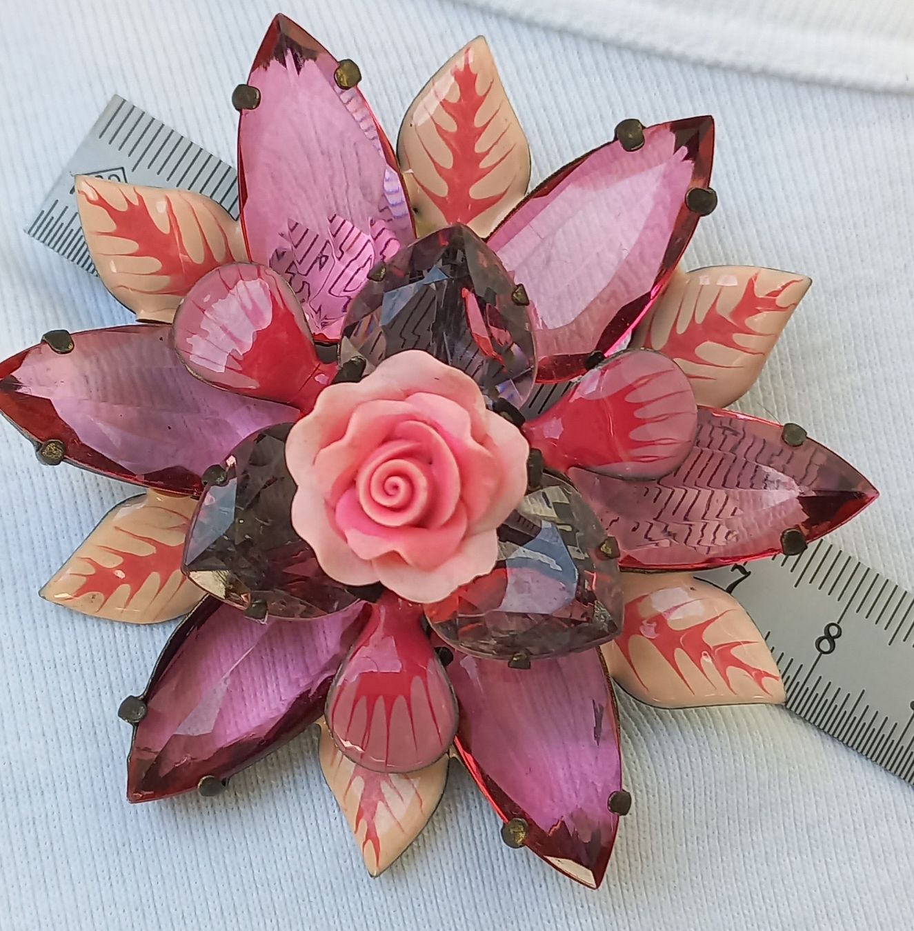 Spille & Fermagli: Grosse Brosche Blumenform rosa Glassteine Metall – Usato da Buchs AG venduto da Dzirul 4
