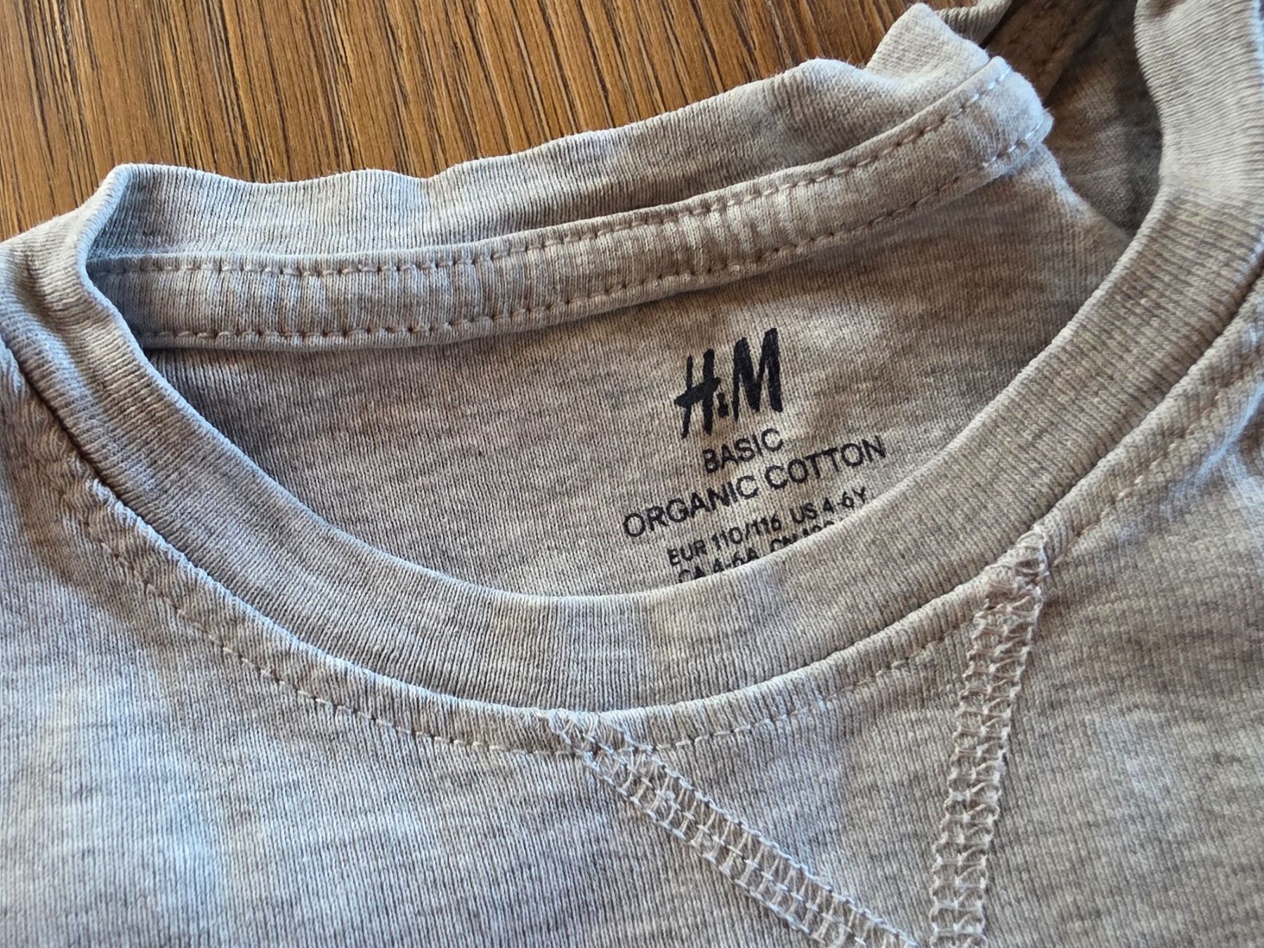 H&M Chemises, T-shirts & Polos: Langarmshirt, Longsleeve H&M Gr. 110 – D'occasion à Nebikon par Japostyle 1