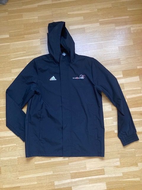 Neue Sport Regenjacke ADIDAS Grosse 164 mit Vereinslogo Kaufen auf Ricardo