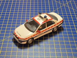 Opel Omega B Zuger Polizei 1:43