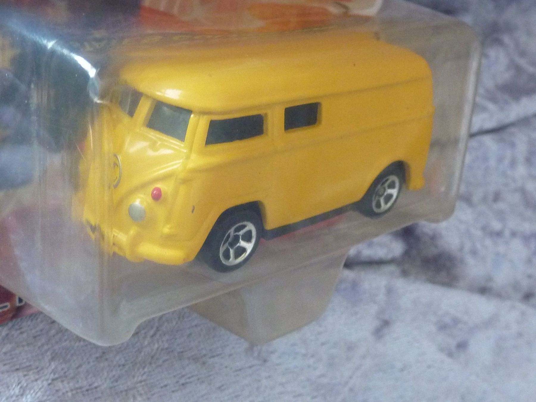 Volkswagen Modellini d'auto: VW Bus T1 gelb 1:64 – Nuovo e nell'imballaggio originale da Dürrenäsch venduto da Cobra1ch 2