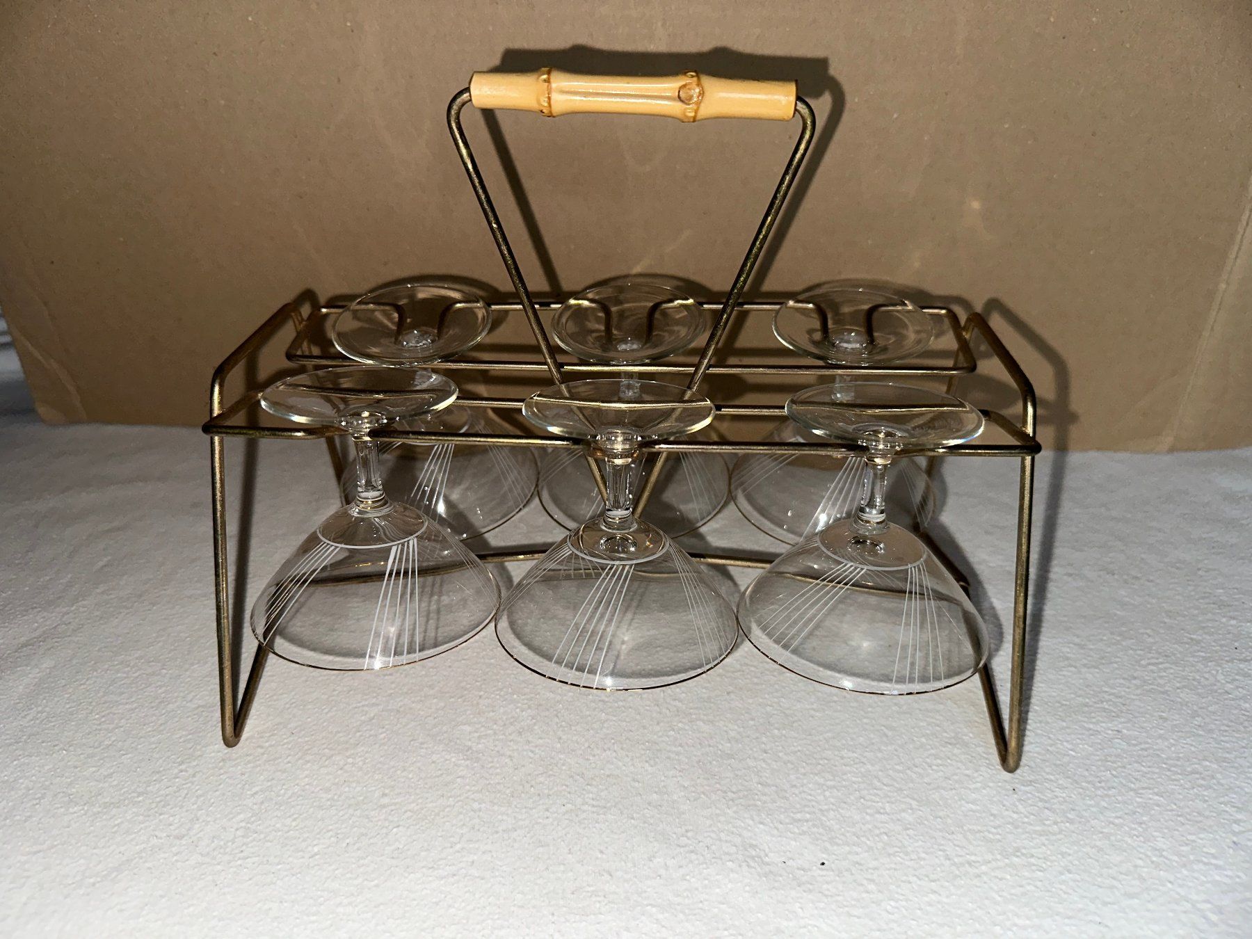 Alias Altro in Decorazioni & Accessori: Support avec 6 verres à l'envers – Usato da Ste-Croix venduto da BuffetSC 6