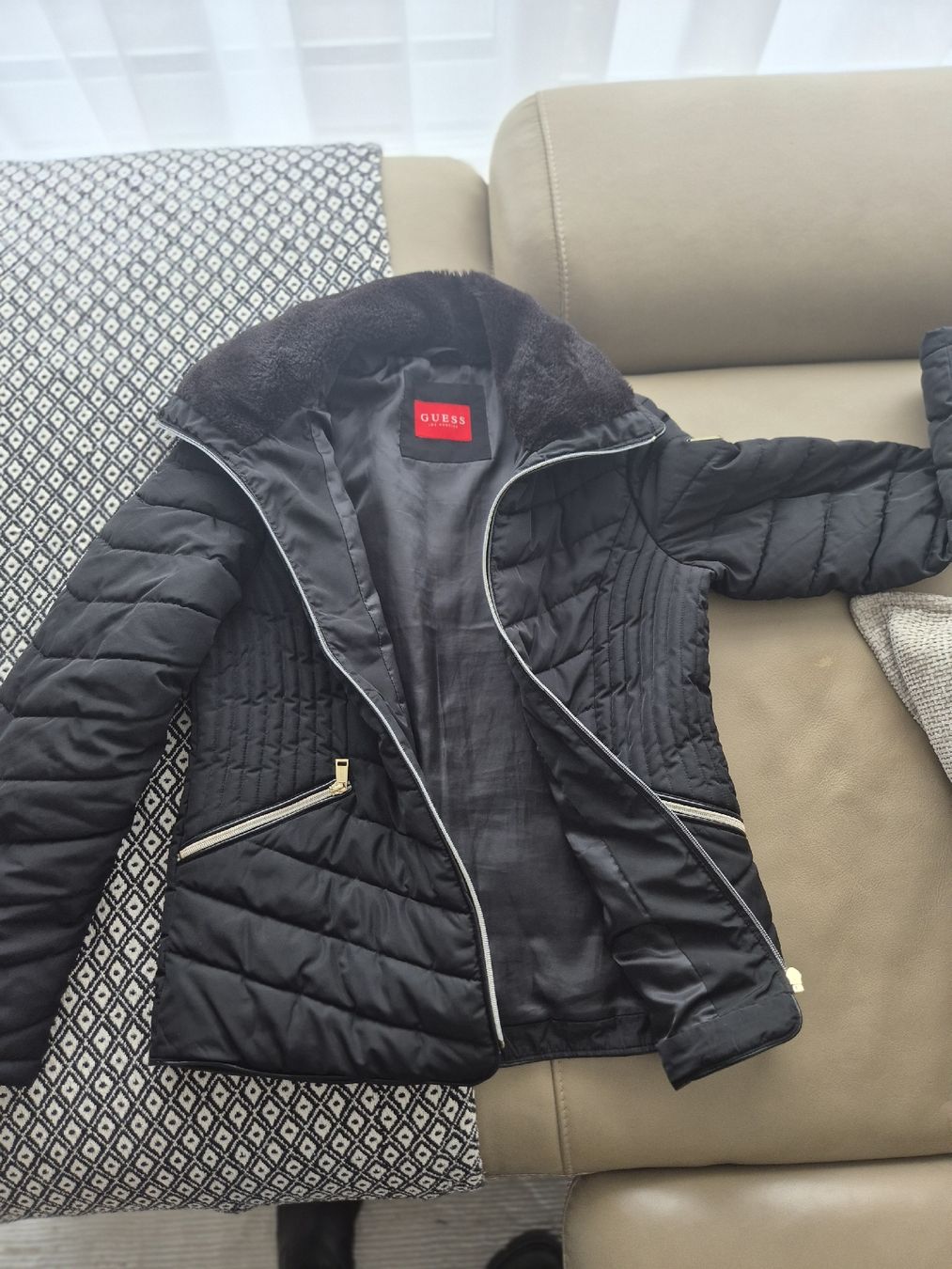 Guess Giacche: GUESS Winterjacke – Usato da Weisslingen venduto da Airgate 4