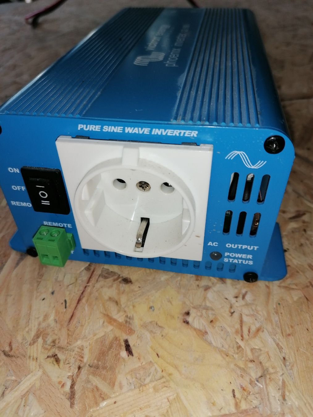 Victron Inverter: Inverter 12v/220v – Nuovo (secondo la descrizione) da Bülach venduto da dan_jdf8 3