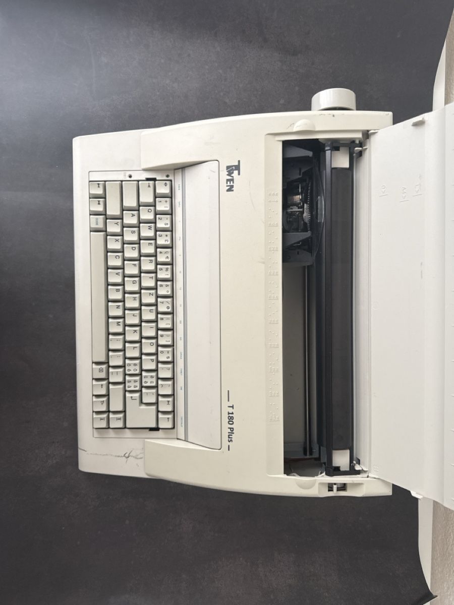 PC: 2 Twen Modell T 180 Plus Typewriter – Usato da Genève venduto da ali_5msd 4