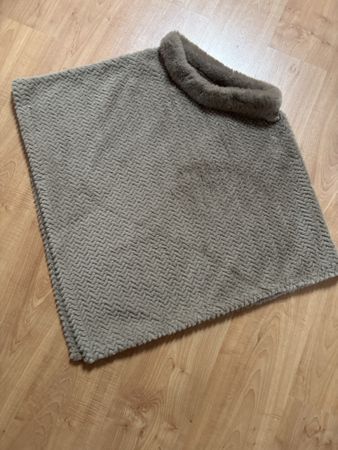 Wunderschönes Cape/Poncho beige