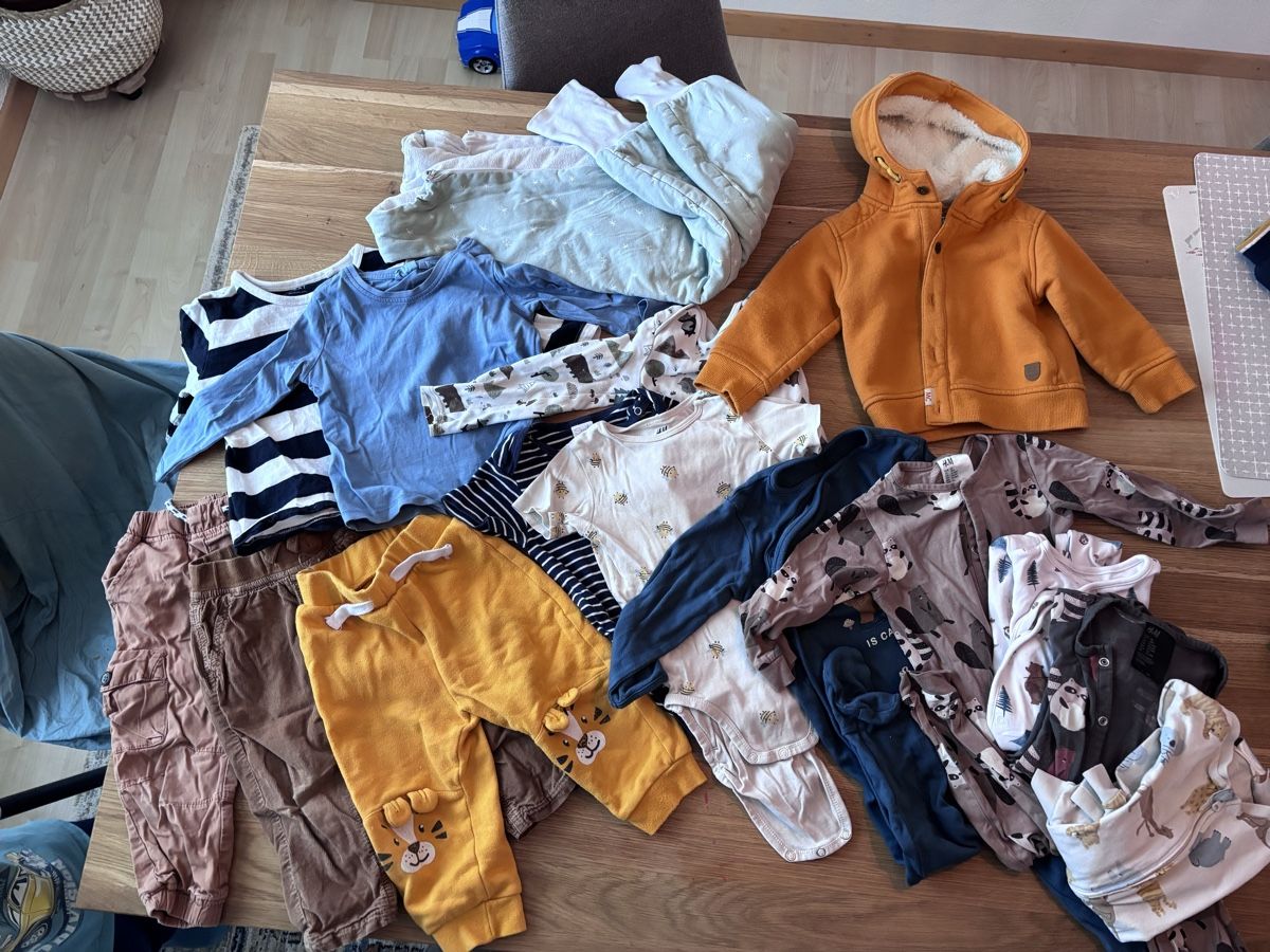 Lotti & Set di vestiti: Kleiderpaket 86-92 – Usato da Benglen venduto da anya-roth