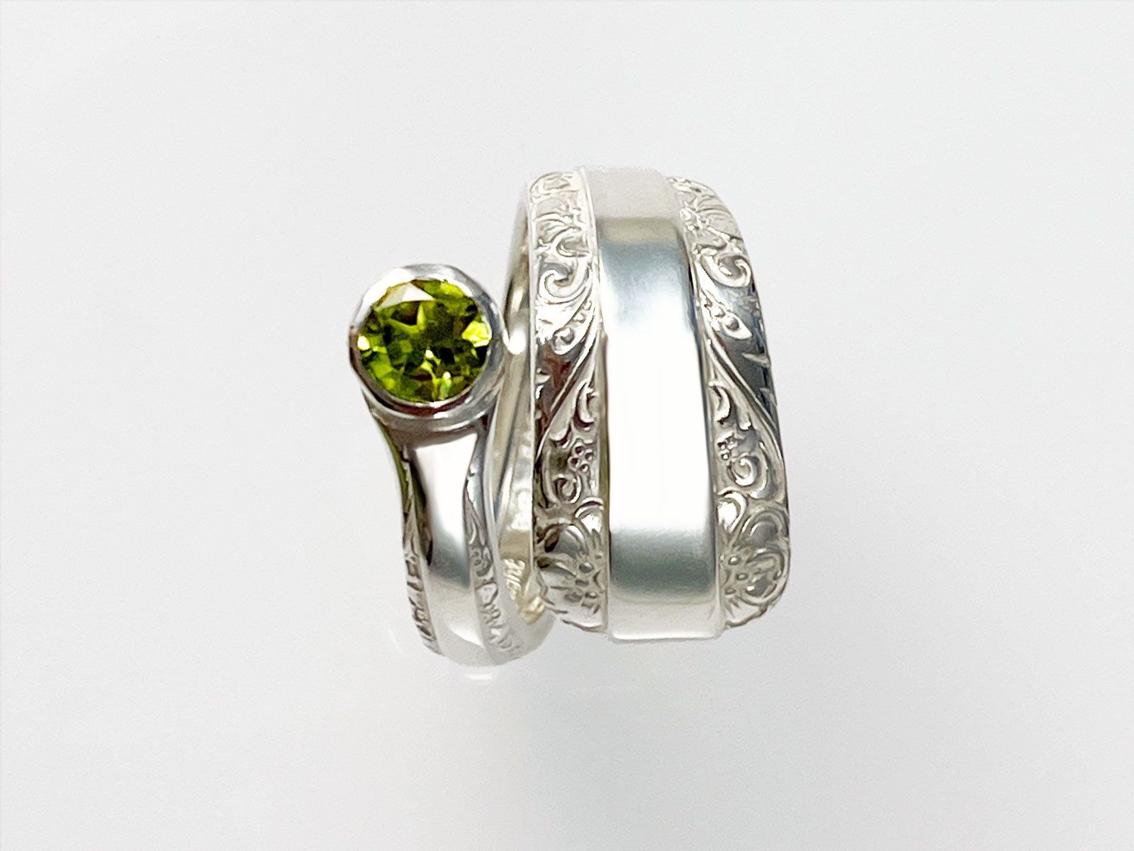 Ringe: Offener Silberring (Silber 925) mit facettiertem Peridot – Neu und originalverpackt aus Meilen von Byrd-bijoux