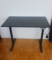 Schreibtisch (elektrisch höhenverstellbar), neuwertig
