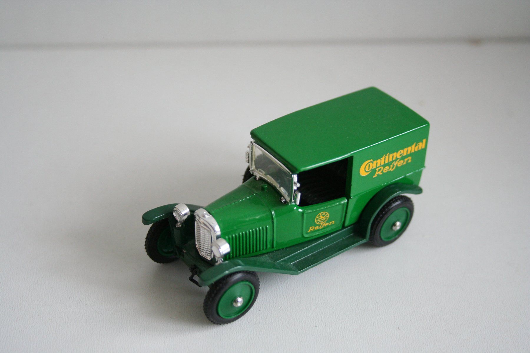 Opel Modellini d'auto: 3 Opel Oldtimer Modellauto – Usato da Bern venduto da ascona43 3