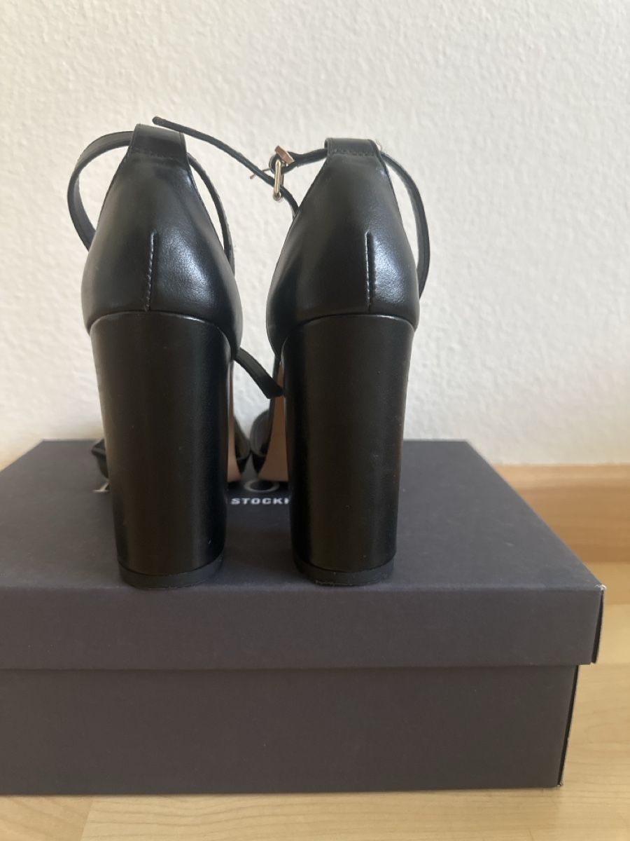 Scarpe da donna: Schwarze Pumps Grösse 38 – Usato da Birsfelden venduto da kri_95p8 3