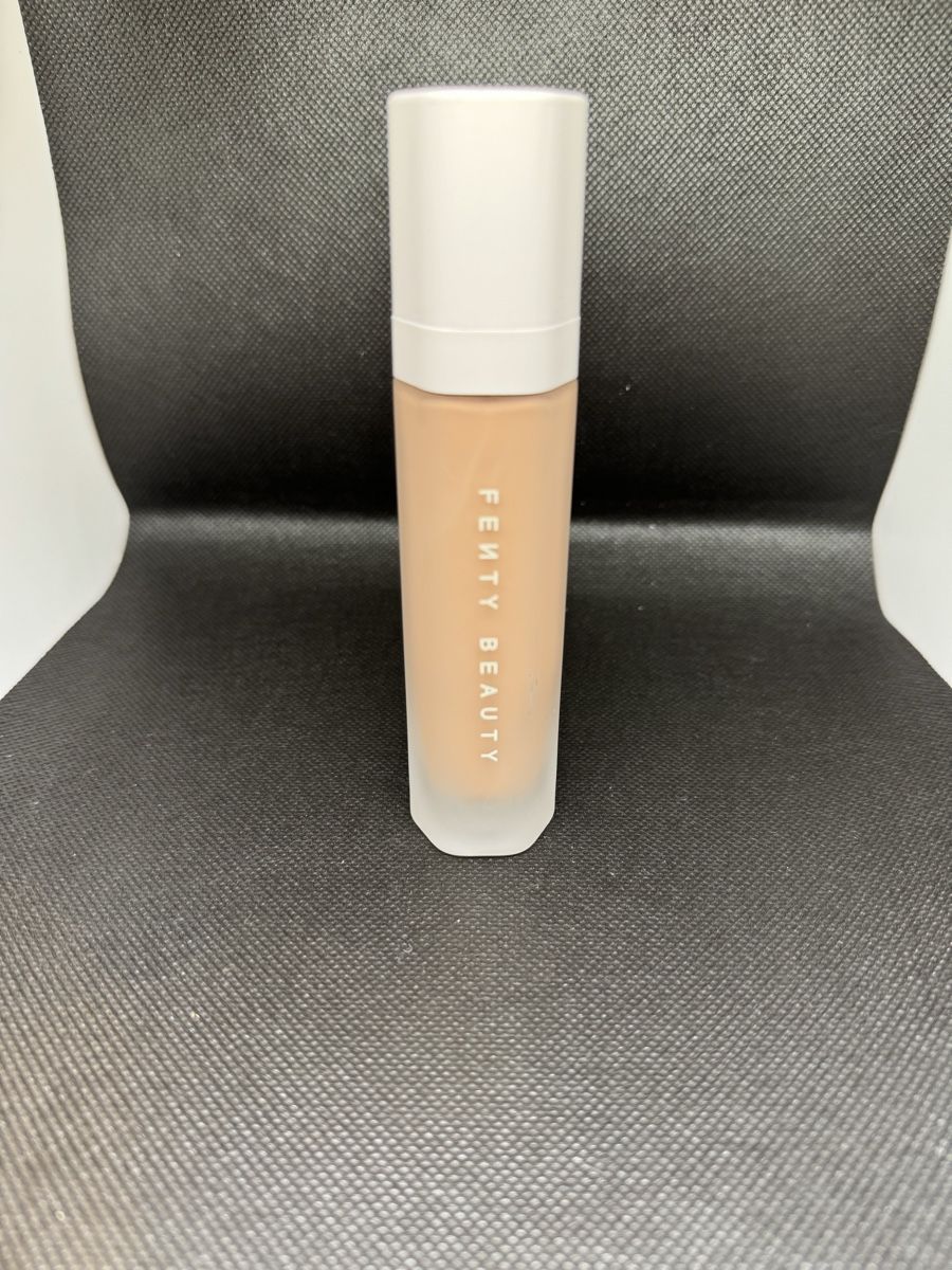 Make-up: Fenty Beauty Foundation 235 – Nuovo e nell'imballaggio originale da lenzburg venduto da and_6zl8