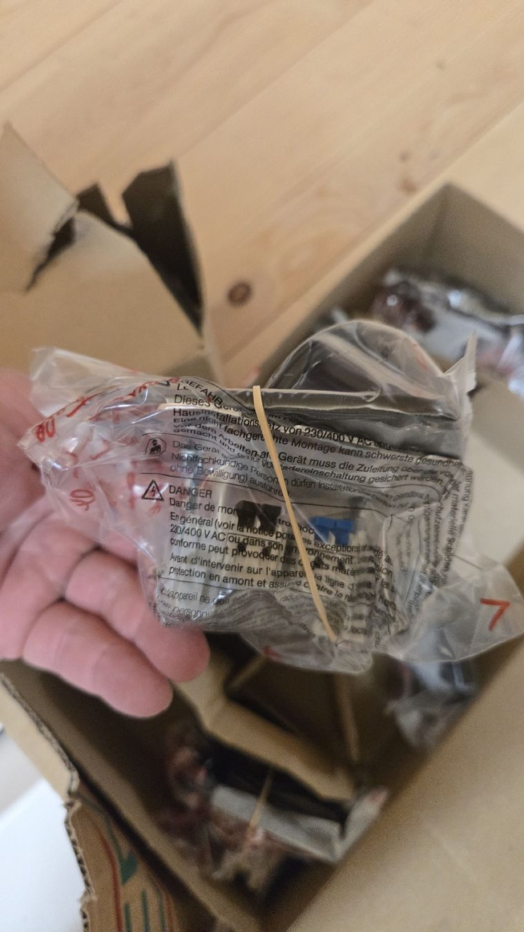 Feller Componenti elettronici: Feller Steckdosen Schalter Abdeckungen.Elektromaterial dive – Nuovo (secondo la descrizione) da reiden venduto da tinitus01 1