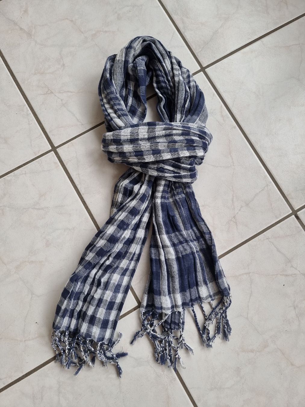 Mango Foulard & Sciarpe: Mango Checkered Cotton Scarf, Blue and White - Cool Evenings – Usato da Rolle venduto da Groovytrain 1