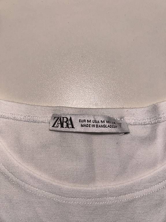 Tops: ZARA Weisses Top Eng Figurbetont Gr. M – Gebraucht aus winterthur von HappyFindsCH 1