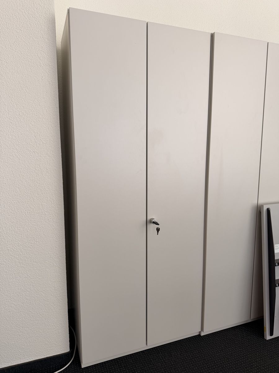 Armadi: Büroschrank/Armoire – Nuovo (secondo la descrizione) da Grenchen venduto da Spicyrize
