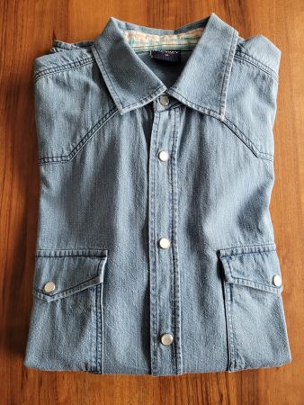 schönes Herren Jeans Hemd Gr.40 mit "Perlmutköpfen"