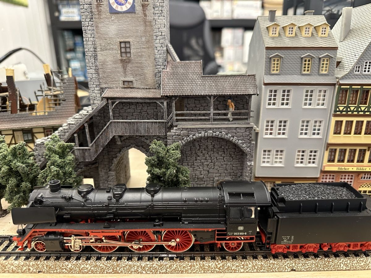 Märklin Modellini di ferrovie: Möärklin 3085 DB BR 003 – Usato da Lupsingen venduto da New-Haven 1
