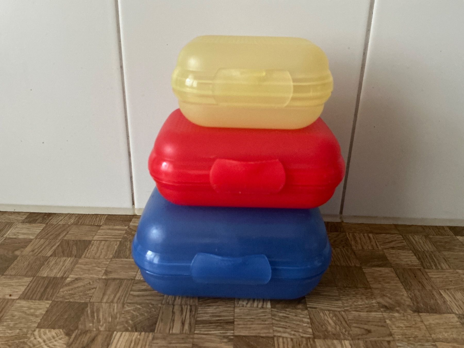 Tupperware Recipients et similaires: Tupperware. 3 Znüniböxli – D'occasion à Birmensdorf ZH par Hilhan