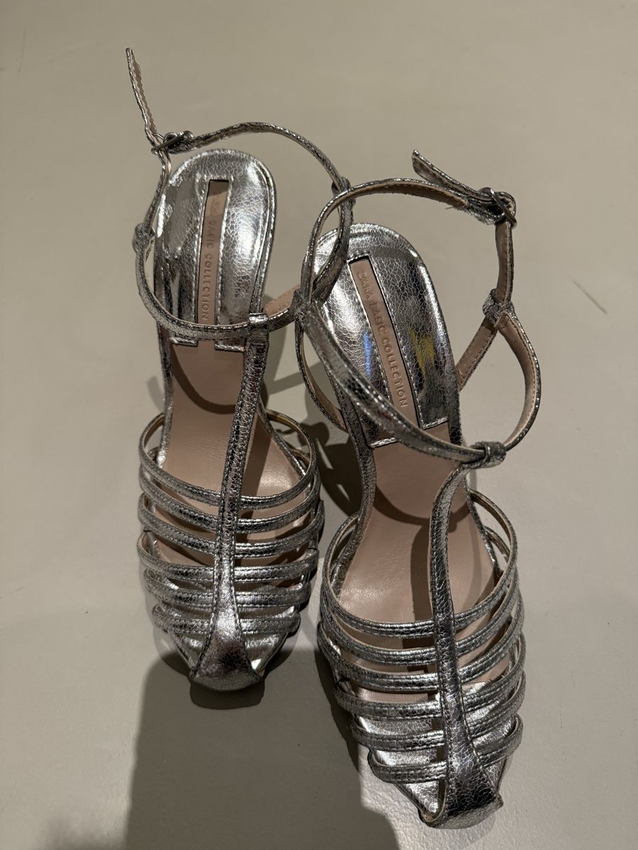 Zara Damenschuhe: Neuwertige silberne High Heels Gr. 38, Zara Basic Collection – Neu (gemäss Beschreibung) aus Hergiswil NW von Labello01