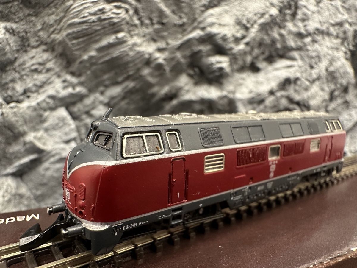 Märklin Modellini di ferrovie: Märklin 8820 DB BR 221 – Usato da Lupsingen venduto da New-Haven
