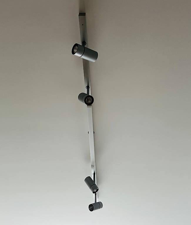 Lampade: LED Beleuchtungsbalken – Usato da Utzigen venduto da Leolo1 1