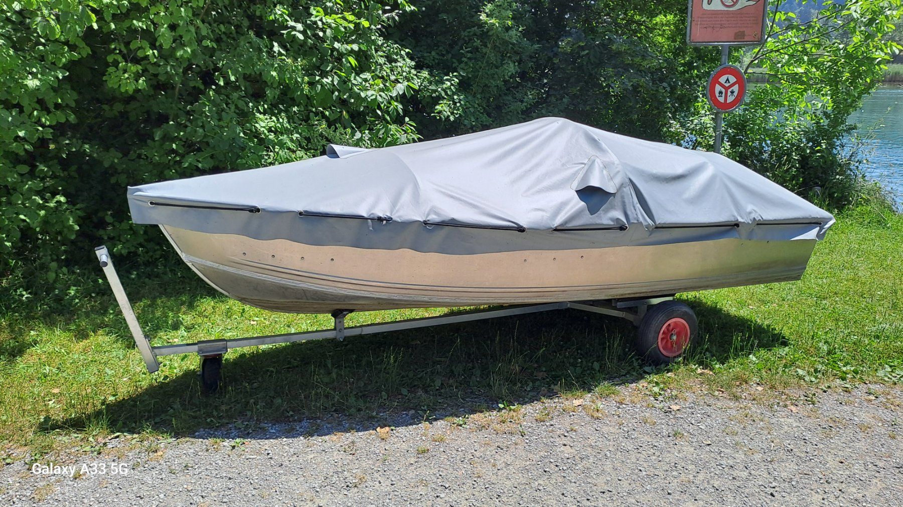Buster Barche: Motorboot / Fischerboot, aus Alu mit Slipwagen und Biminitop – Usato da Hinterkappelen venduto da 33-6 6