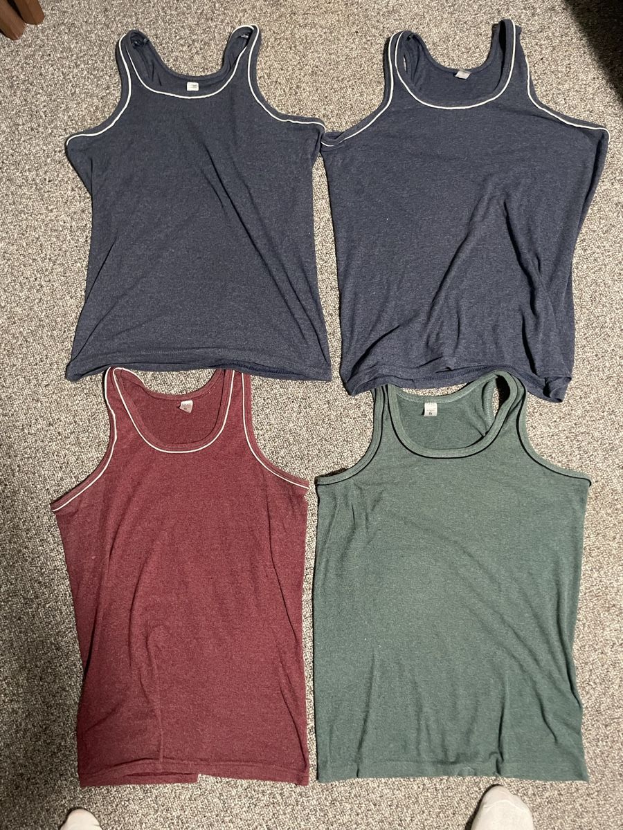 T-shirt: 4 tank tops – Usato da Zermatt venduto da sti_yg5j
