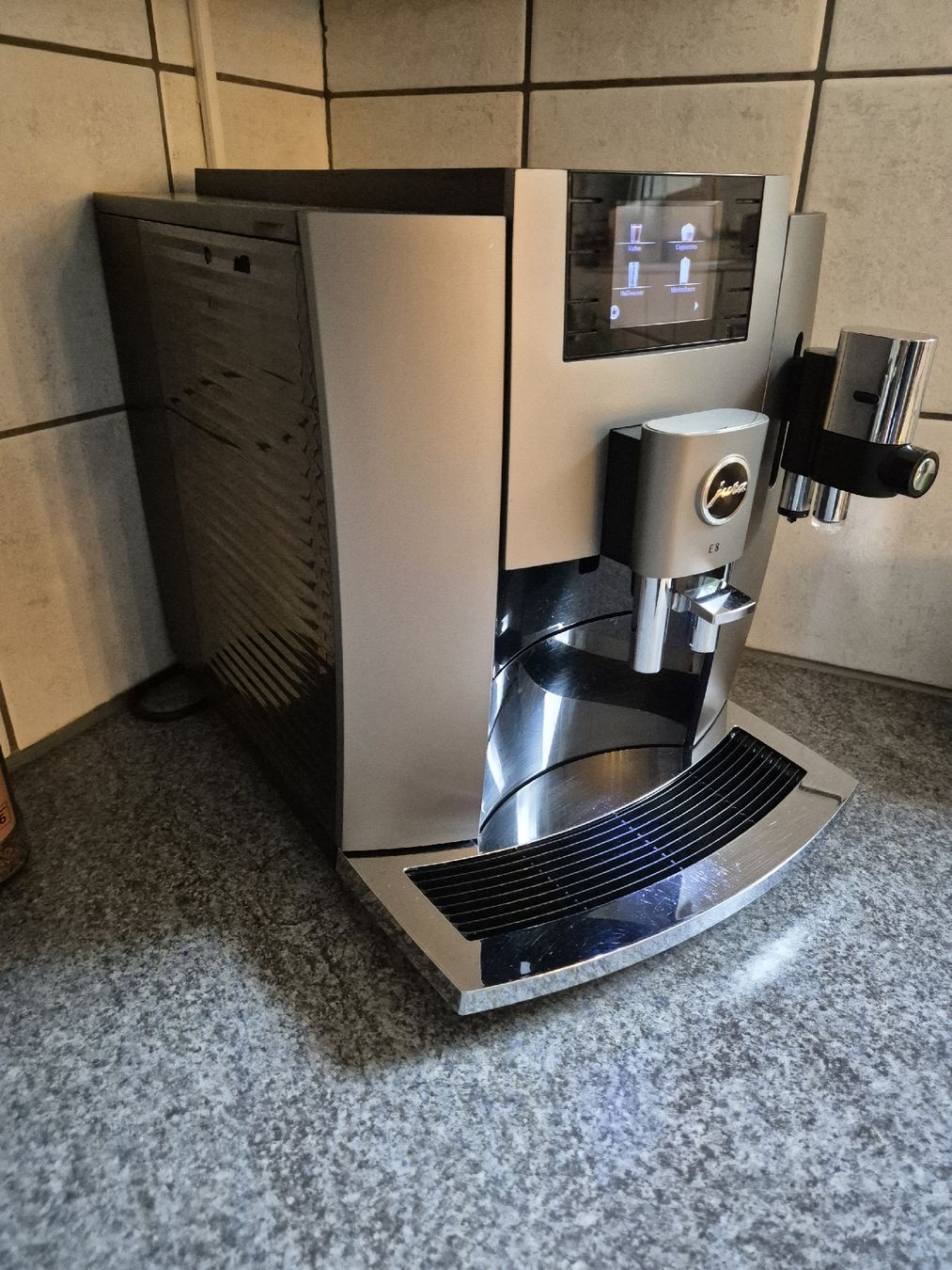 Jura Macchine per caffè & Macchine per espresso: Jura E8 (SB) Top Zustand – Usato da Bürglen TG venduto da mar_5qv2 4