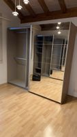 Grosser Schiebetür- Kleiderschrank mit Spiegel!