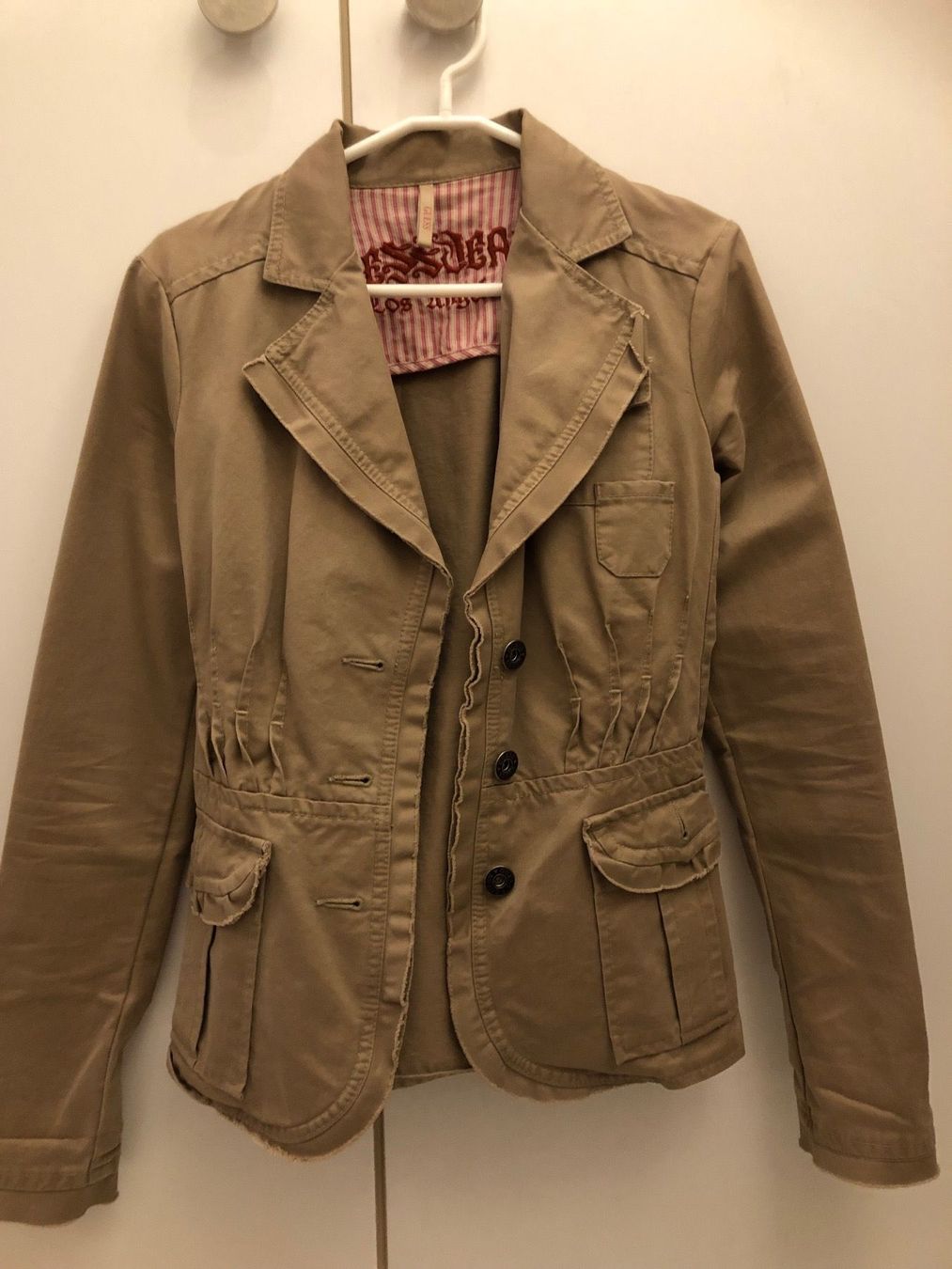 Guess Giacche: GUESS DAMEN JEANSJACKE – Usato da Zürich venduto da flo_7cvq