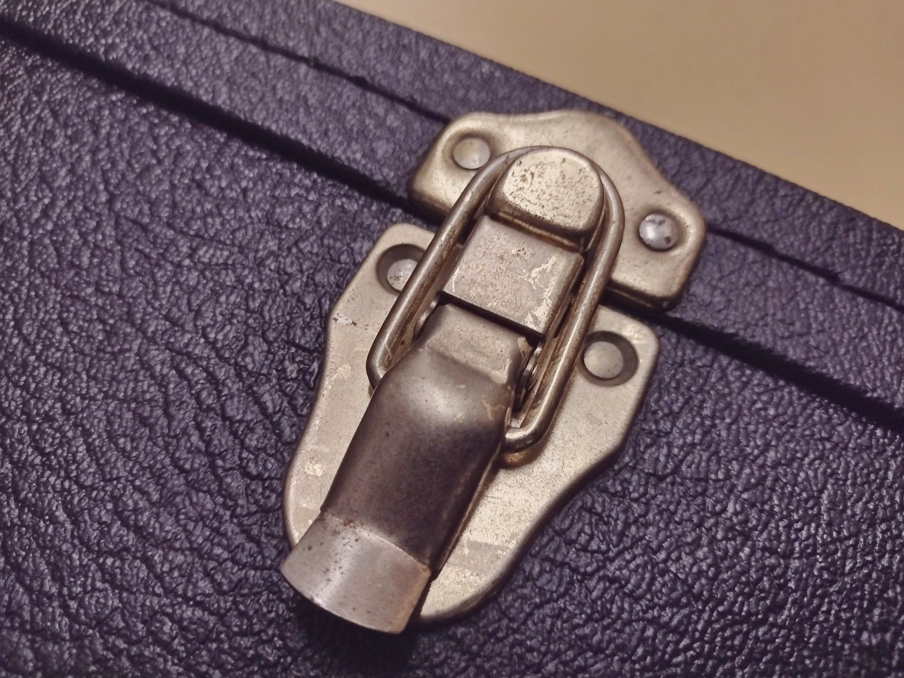 Gibson Strumenti musicali: Gibson Case Dreadnought Plüsch BLAU Gitarrenkoffer – Usato da Basel venduto da x-hobby 7