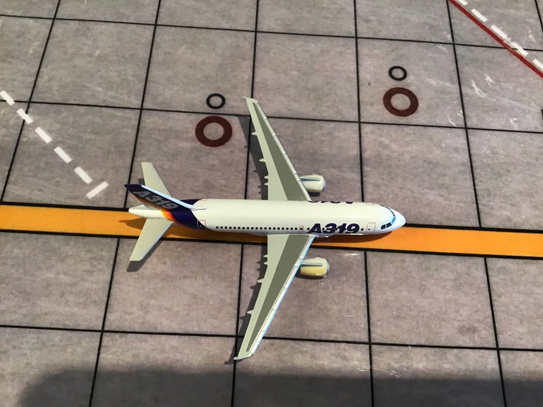 Herpa Kit di modellismo & Modellini statici: HERPA AIRBUS A319 1/500 – Usato da Männedorf venduto da Spezial-Modelle 3