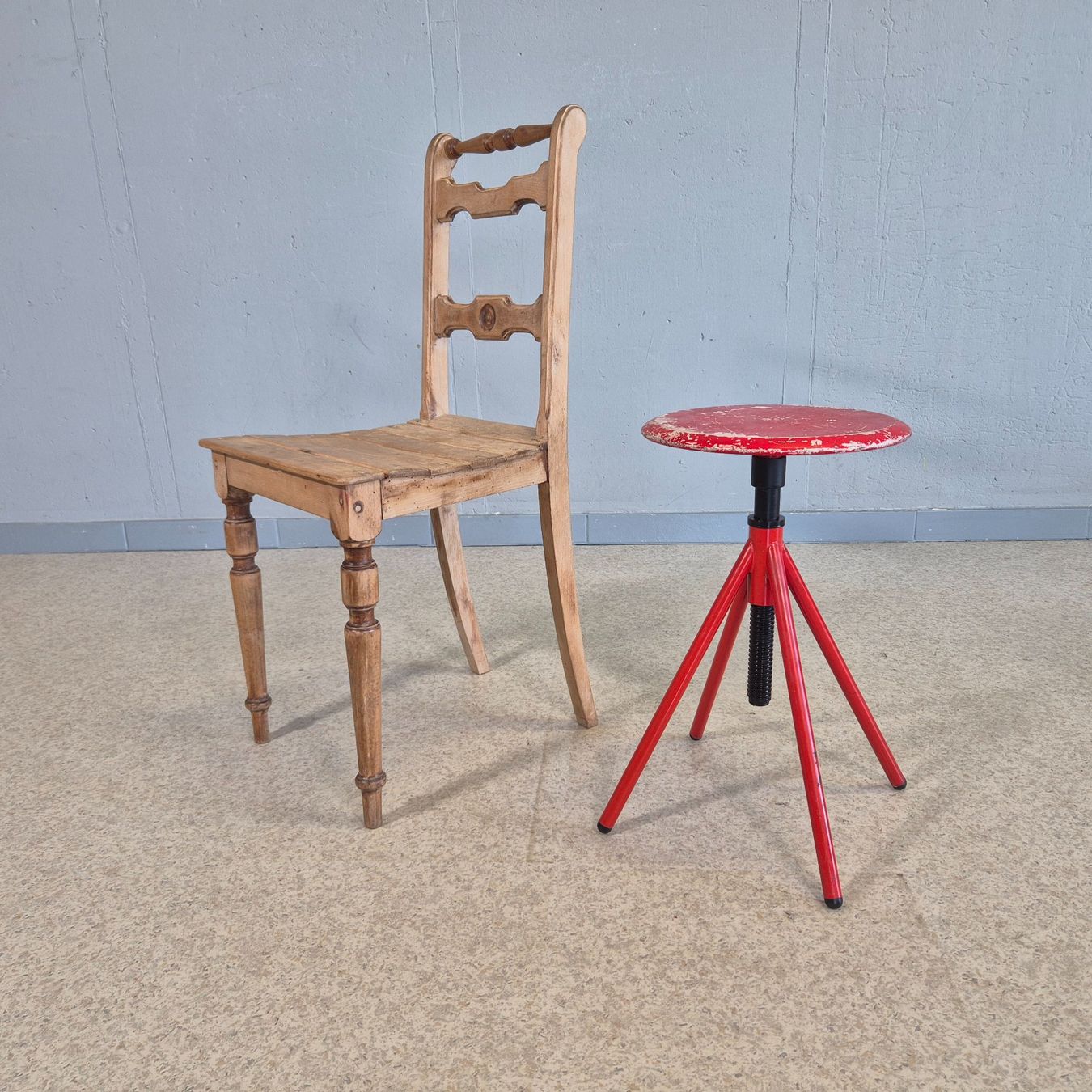 Sgabelli: Industriedesign Swivel Stool Drehhocker Hocker Höcker rot – Usato da Nottwil venduto da Wondewa-Shop 1