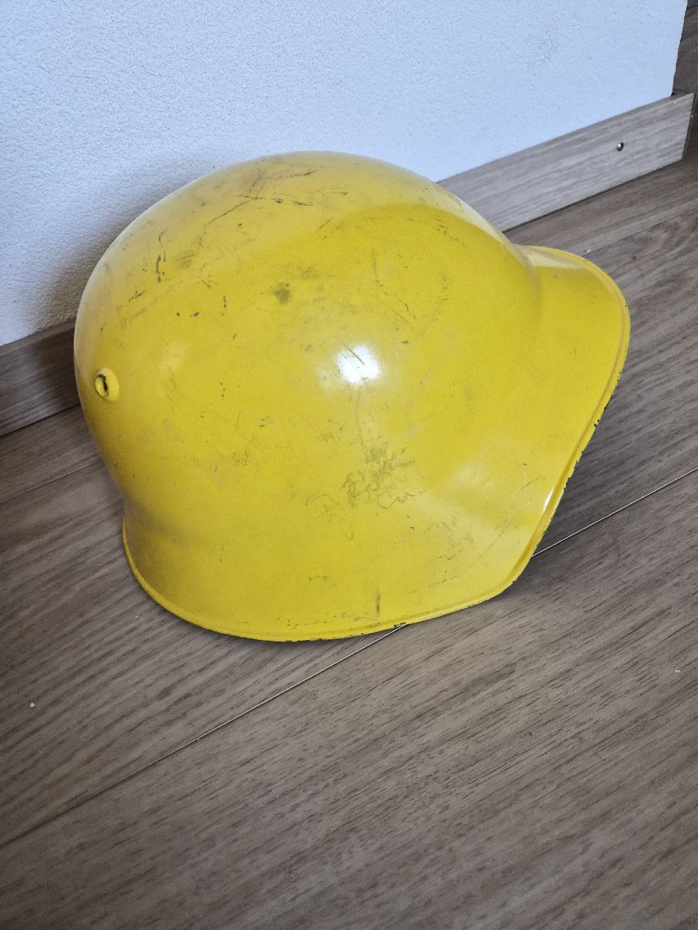 Pompieri: Casque de pompier jaune avec intérieur en cuir usagé – Usato da La Joux FR venduto da car_ck96 2