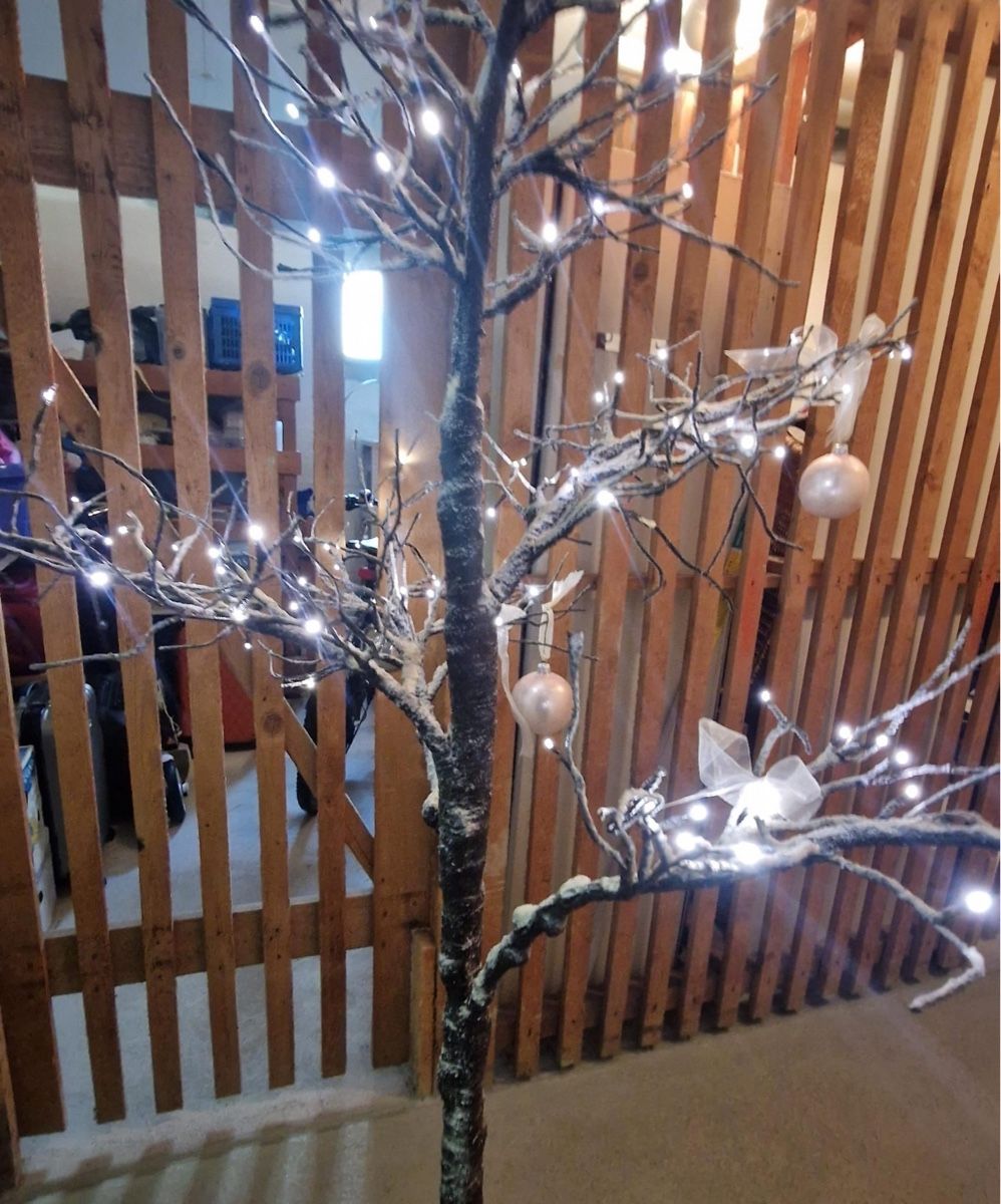 Tutte le decorazioni: Winterdeko Baum mit Lichterkette, Top Zustand – Usato da Schlieren venduto da SB_LO 6